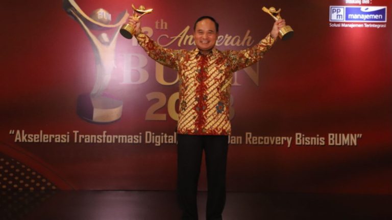 Tranformasi Digital Antar Dirut Pupuk Kujang Sabet Penghargaan CEO Terbaik