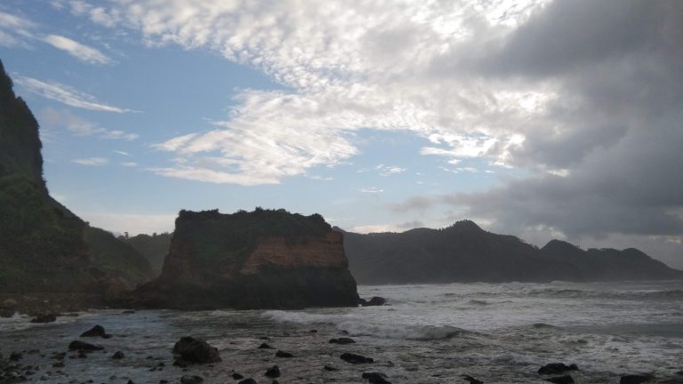 Sepuluh Pantai Hits di Kebumen yang Instagramable