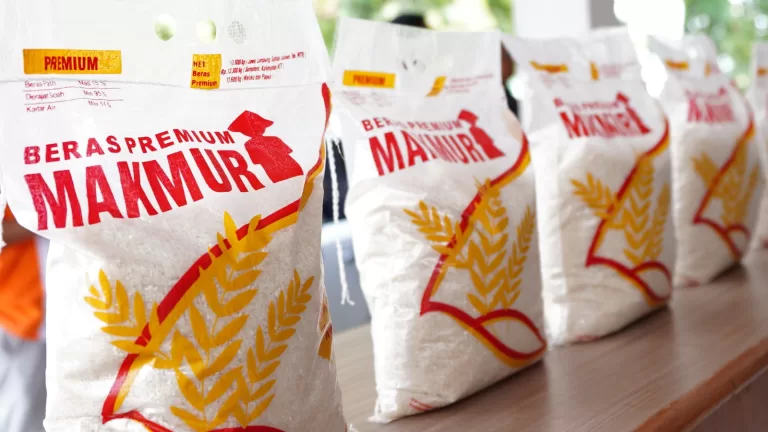 Petani Program Makmur Tetap Hasilkan Beras Premium di Tengah Kemarau Panjang