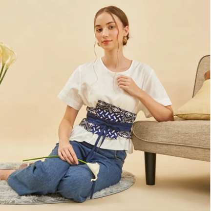 6 Tips Trendi Mengenakan Busana Batik