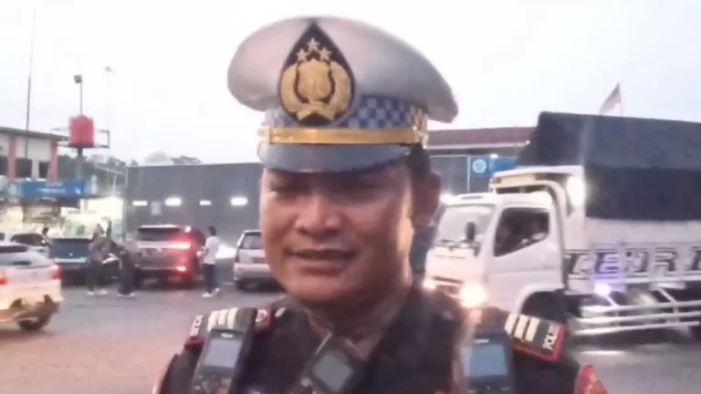 Ada 12 Pengendara Alami Mogok hingga Ban Bocor di Jalan Tol Karawang