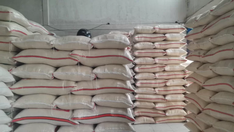 Harga Beras di Pasar Johar Turun hingga Rp 1.500 Per Kilogram