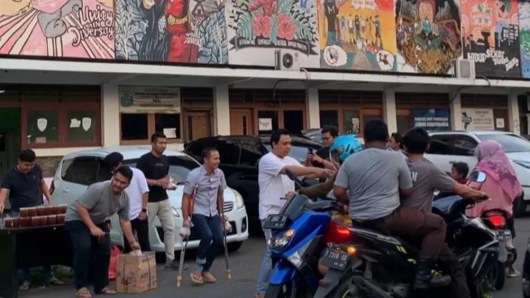 Sanzinonk Automotive Club Berbagi di Bulan Ramadhan