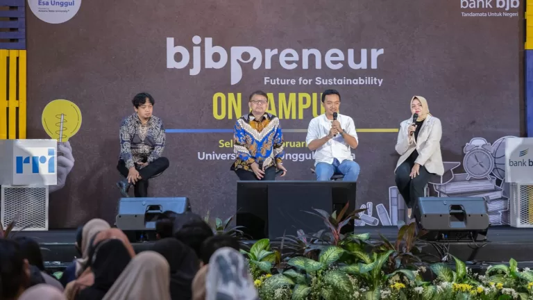 Serunya bank bjb DIGI Goes to School Sambangi SMK Negeri 1 Cirebon