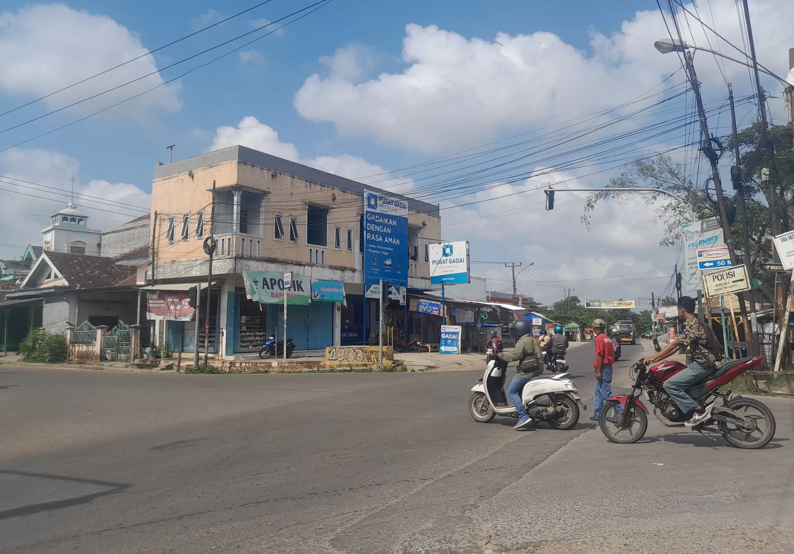 Tambal Sulam Jalan di Jalur Mudik