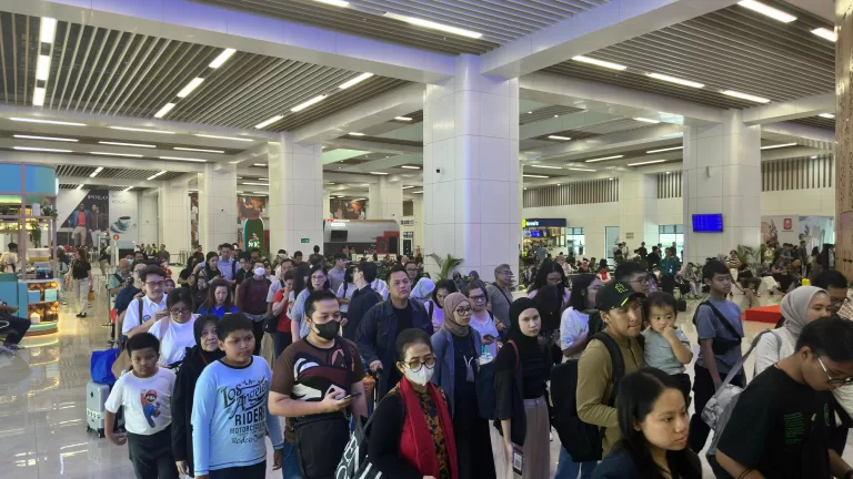 100 Ribu Tiket Whoosh Terjual pada Libur Perayaan Waisak