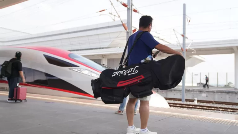 Kala Para Pecinta Golf Ramai Gunakan Whoosh