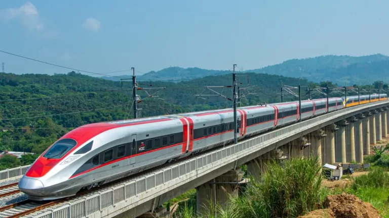 Momen Long Weekend, Whoosh Angkut Lebih dari  78 ribu Penumpang