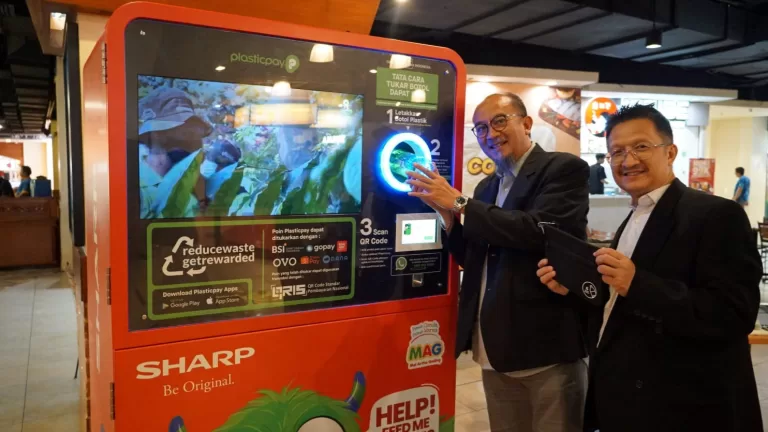 Ada Mesin Penukar Botol dari Sharp di Mall Artha Gading