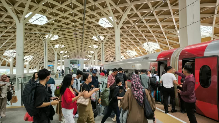 Penumpang Whoosh Capai 23 Ribu Di Akhir Pekan Jelang Masa Libur Sekolah