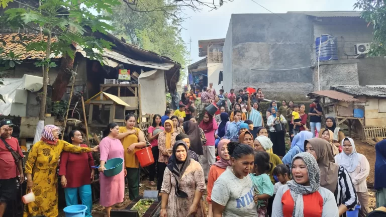 Sulit Air Bersih, Warga Kiarajaya Karawang Terpaksa Beli Air Selama 20 Tahun