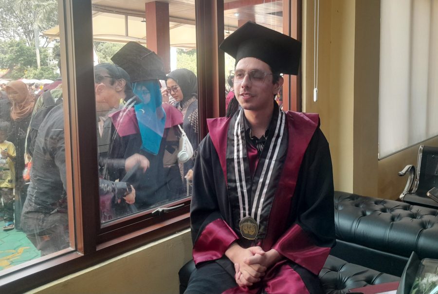 Muhammad Zamir Awan, wisudawan Unsika asal Pakistan.