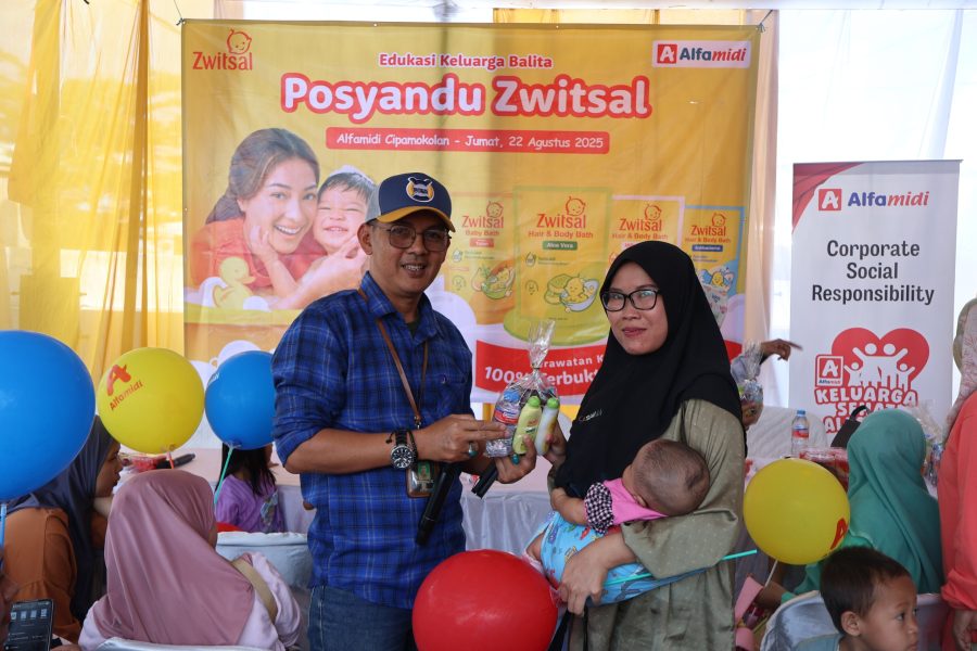 Alfamidi Cabang Bekasi bersama Zwitsal menggelar CSR Edukasi Keluarga Balita di halaman Alfamidi Cipamokolan, Kota Bandung.