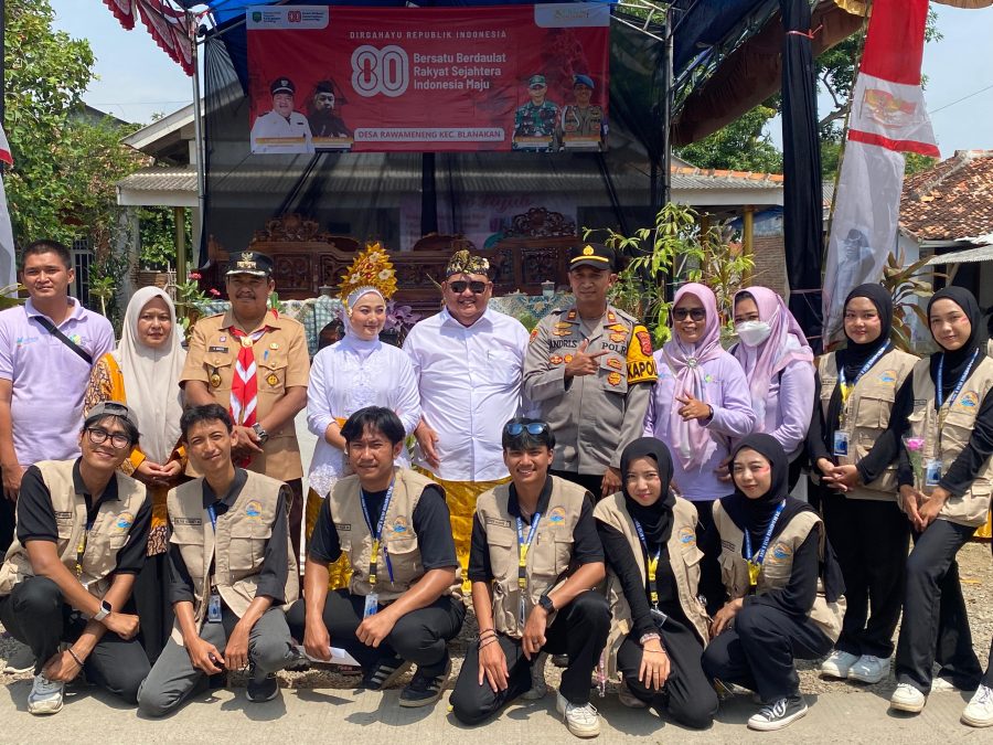 Mahasiswa KKN Universitas Buana Perjuangan di Desa Rawameneng, Blanakan, Subang, Jawa Barat.