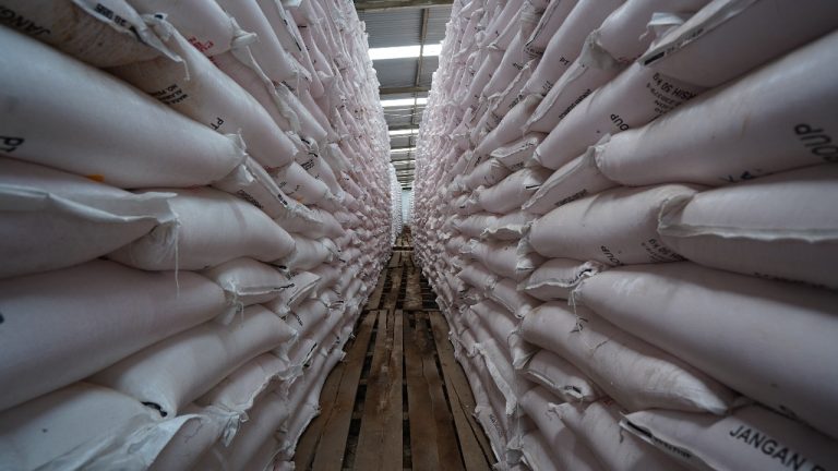 PT Pupuk Kujang Pastikan Stok Pupuk  di Karawang Aman