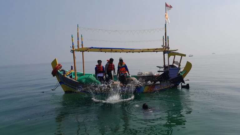 Mendekap Asa Hidup dari Laut Karang Sendulang