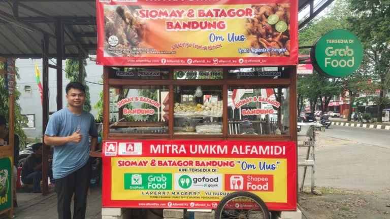 Kisah Sukes Siomay Batagor Bandung Om Uus di Karawang