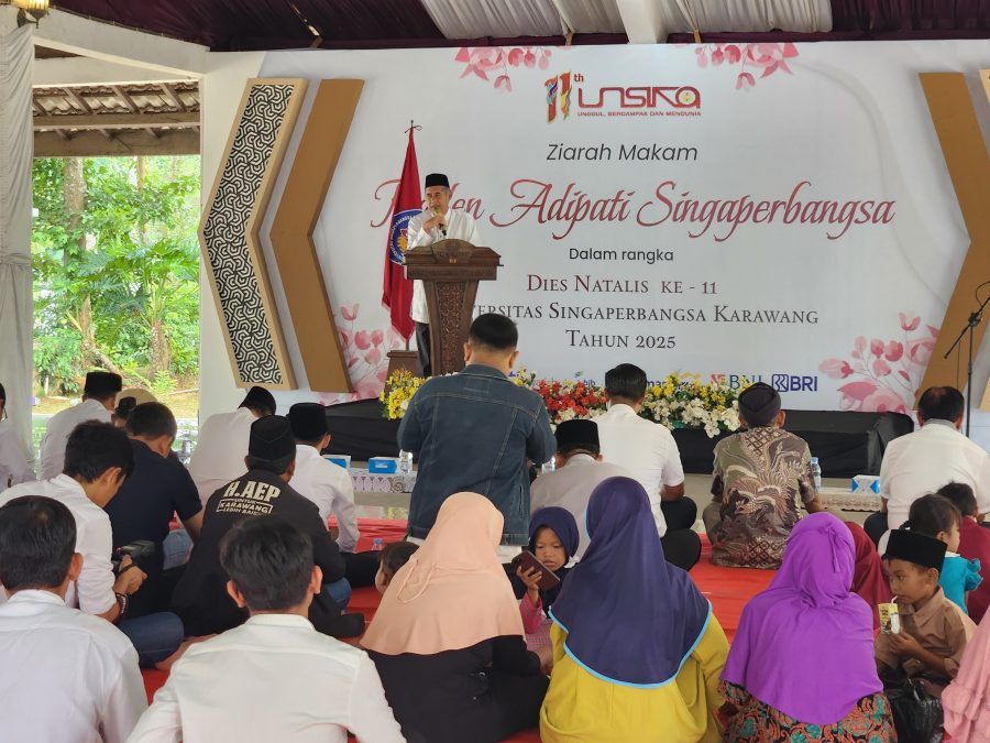 Ziarah makam Adipati Singaperbangsa sebagai awal rangkaian Dies Natalis Unsika.