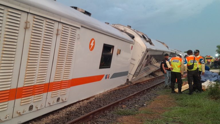 Operasional KA  Normal Kembali, Jalur  Lokasi Anjlokan KA Purwojaya Sudah Dapat Dilalui 20 Km/Jam