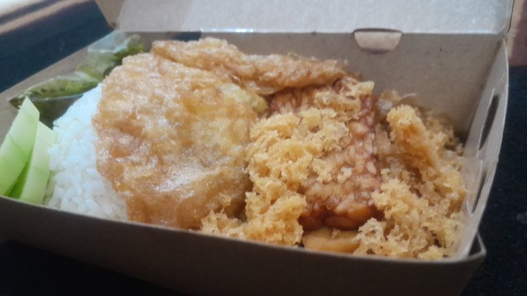 Mencicipi Menu Rp 10 Ribu Nasi Telur hingga Bento di Karawang