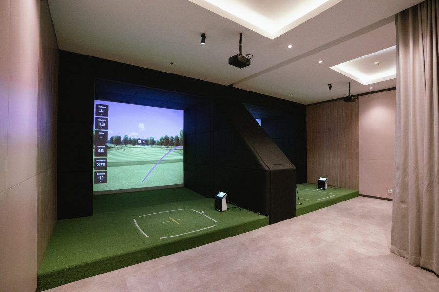 Virtual golf di Delonix Hotel Karawang