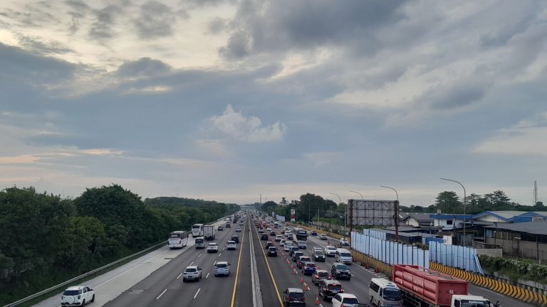 Pengendara Tujuan Bandung Bisa Memanfaatkan Akses Keluar Km 72 Selama One Way Nasional