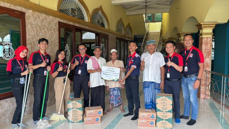 Alfamidi Bekasi dan Unilever Bersihkan 13 Masjid Lewat Program Gerakan Masjid Bersih