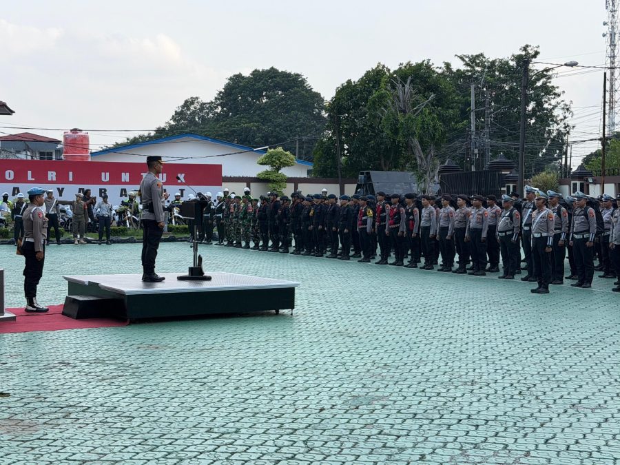 Gelar pasukan Operasi Ketupat Lodaya 2026 di Mapolres Karawang, Kamis (12/3/2026).