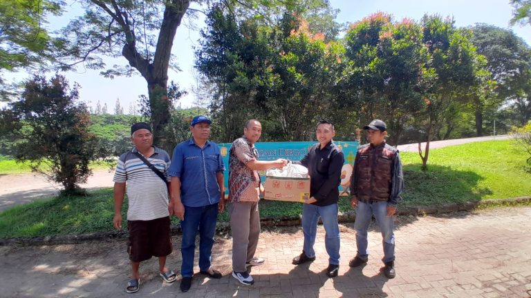 San Diego Hills Karawang Salurkan 400 Paket Lebaran