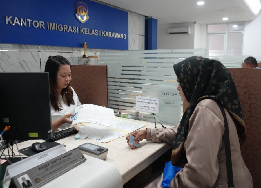 Pelayanan di Kantor Imigrasi Karawang.