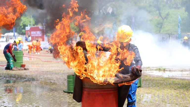 Pupuk Kujang Tularkan Budaya Keselamatan ke Masyarakat  Lewat Hose Drill Contest