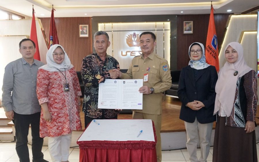 penandatanganan perjanjian kerja sama antara FISIP Unsika dengan BSKDN Kemendagri dan BPSDM Provinsi Jawa Barat. 