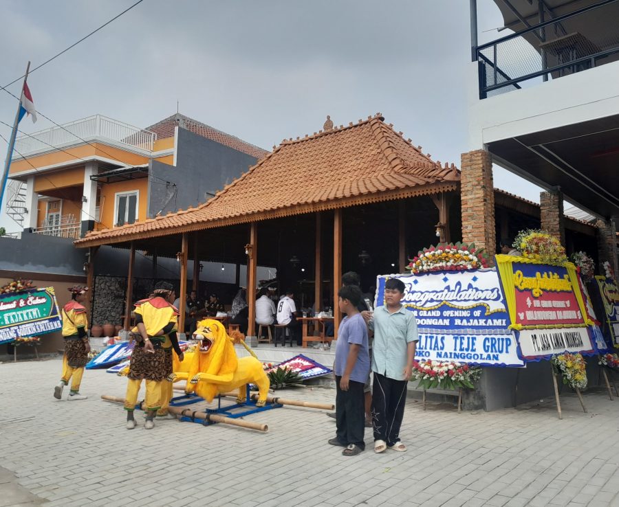 Kongsi Jamu, Kopi dan Jaipong Bersanding di Balandongan Rajakami Karawang