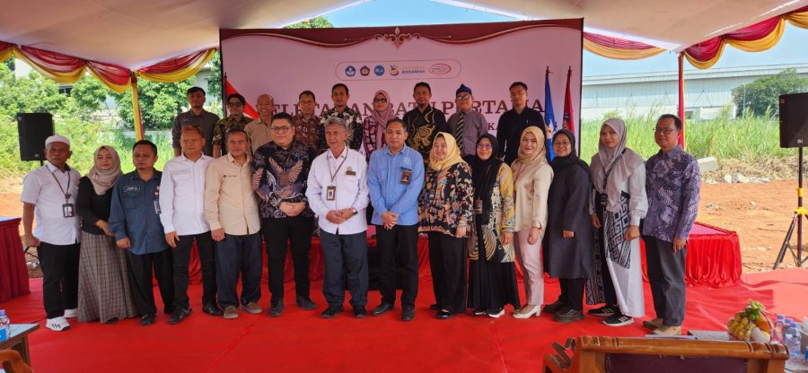 Peletakan batu pertama pembangunan Gedung Serbaguna di Kampus Unsika 2.