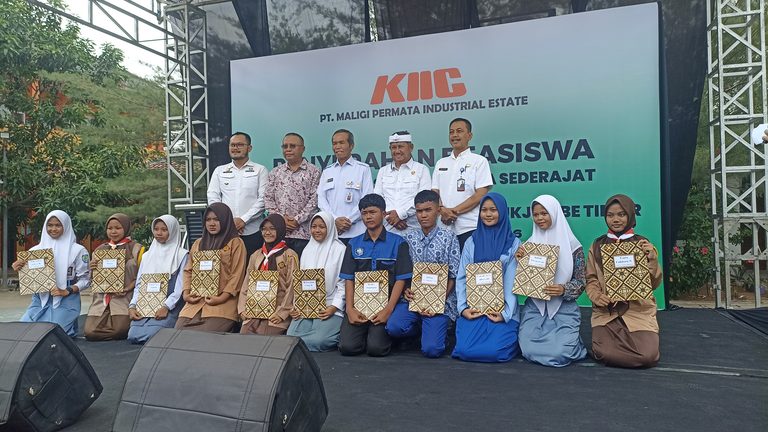KIIC Kucurkan Beasiswa Rp299,4 Juta untuk 280 Siswa di Karawang